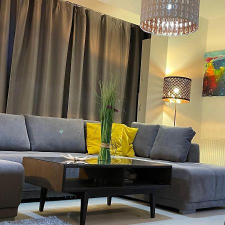 Apartment Happiness By Nicole Jutka, Visual Artist Олимп Экстерьер фото
