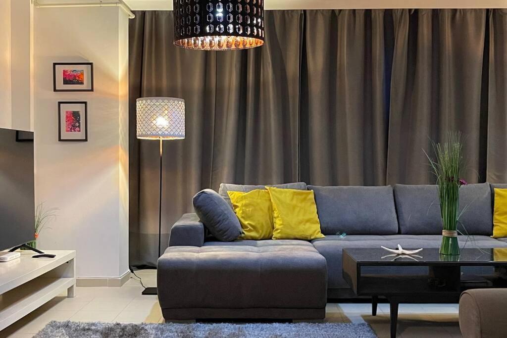 Apartment Happiness By Nicole Jutka, Visual Artist Олимп Экстерьер фото
