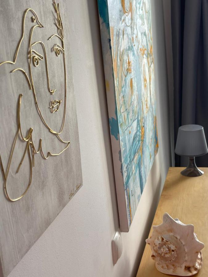 Apartment Happiness By Nicole Jutka, Visual Artist Олимп Экстерьер фото