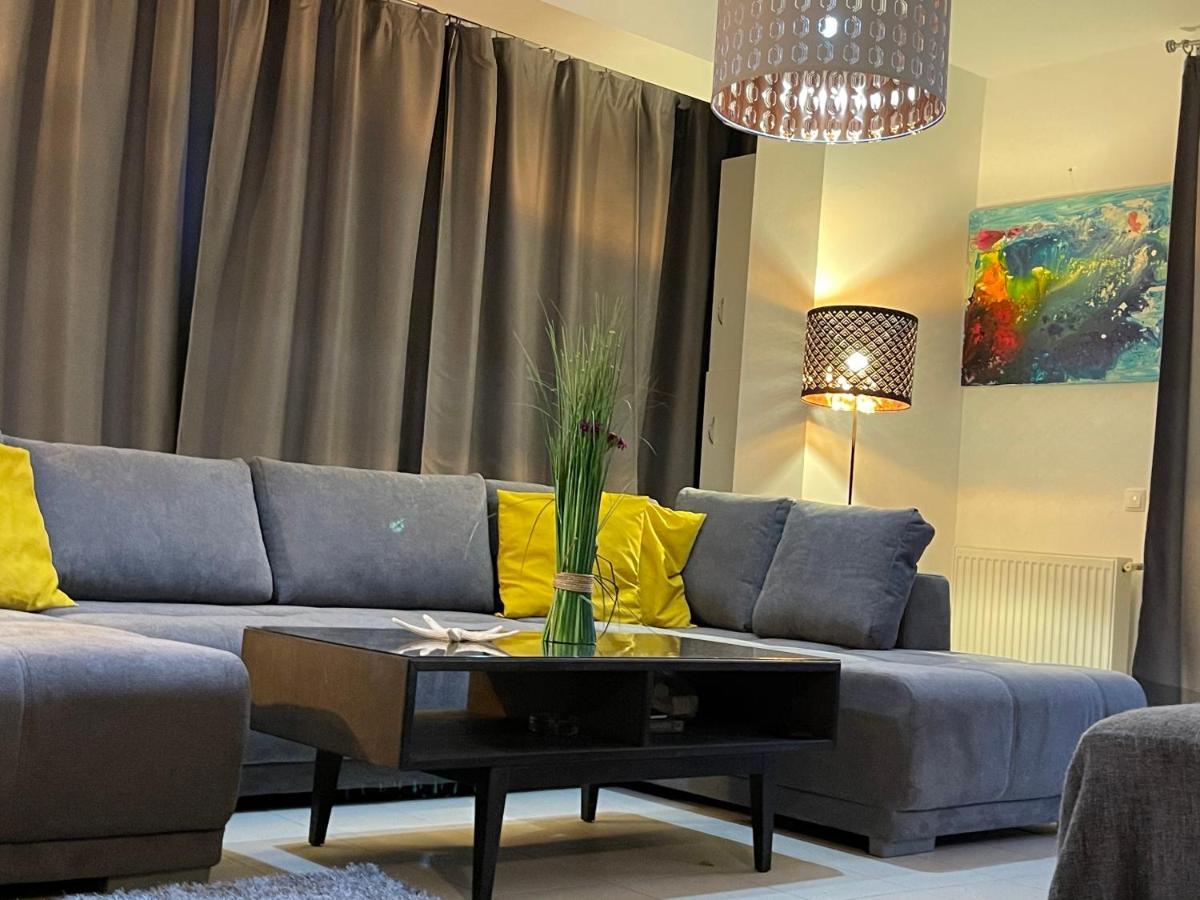 Apartment Happiness By Nicole Jutka, Visual Artist Олимп Экстерьер фото
