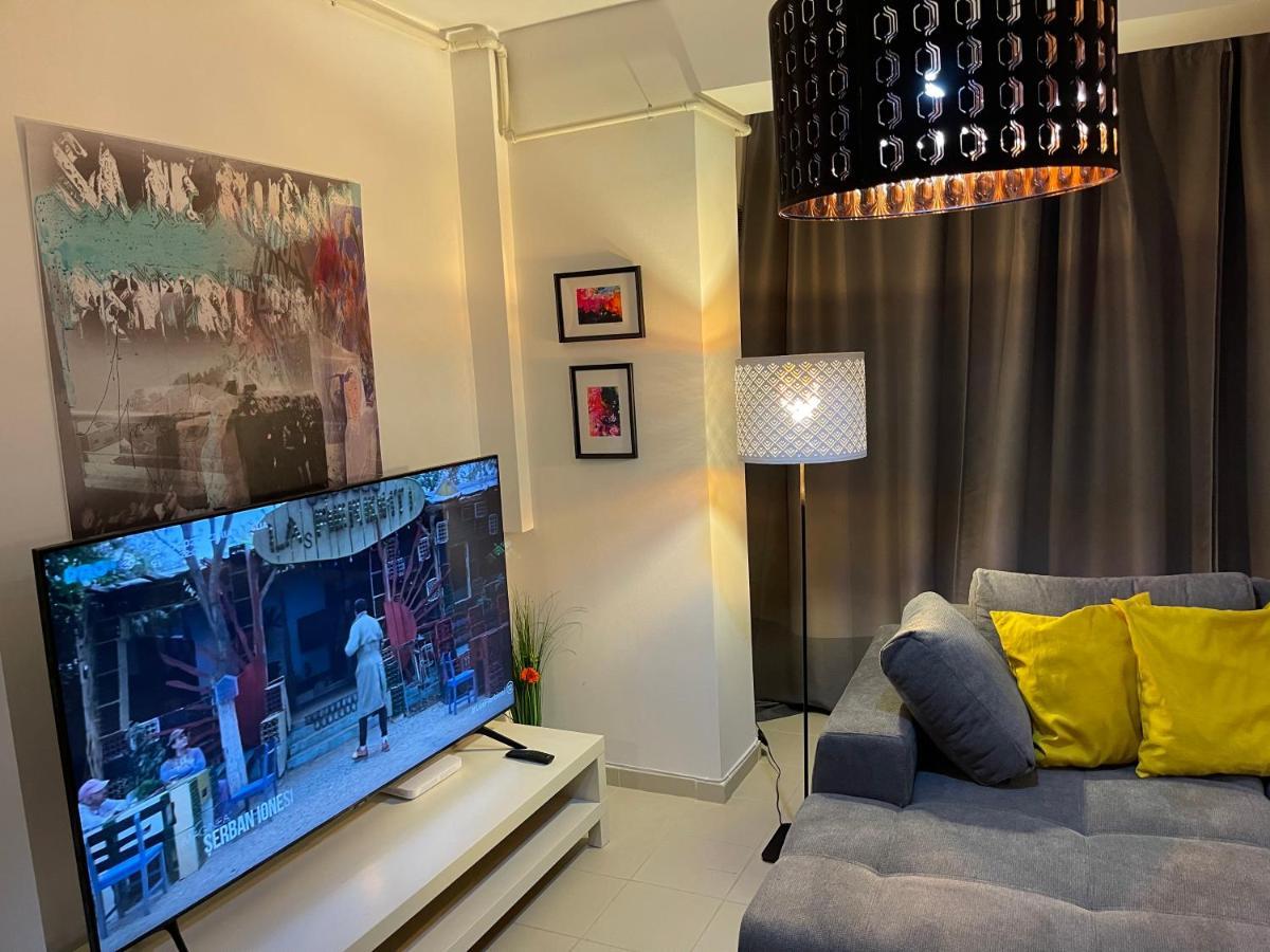 Apartment Happiness By Nicole Jutka, Visual Artist Олимп Экстерьер фото