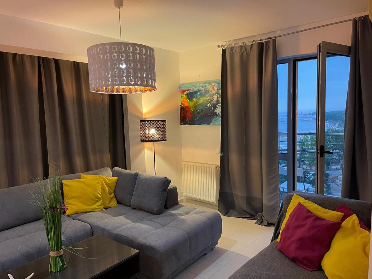 Apartment Happiness By Nicole Jutka, Visual Artist Олимп Экстерьер фото